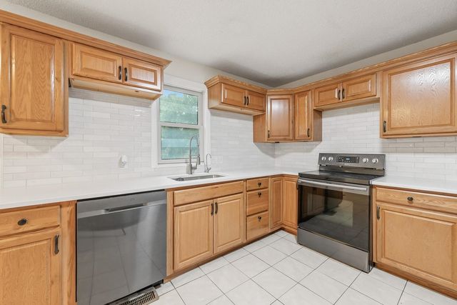 457 N High St, Wichita, KS 67203