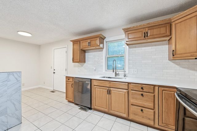457 N High St, Wichita, KS 67203