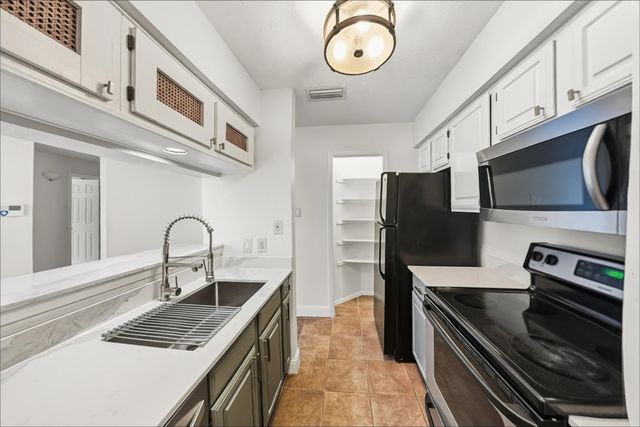 1108 Quail Valley Lane 221, Arlington, TX 76011