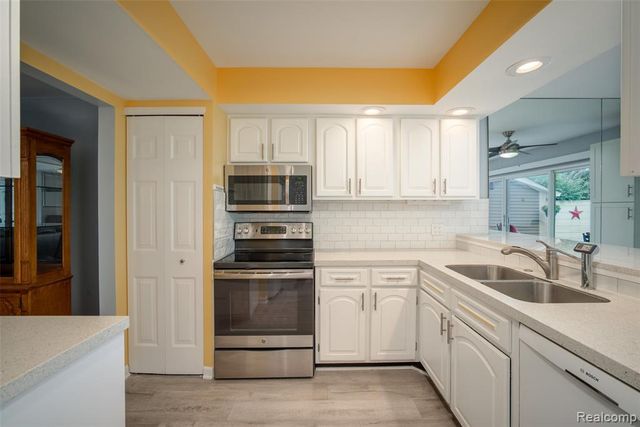 2689 Williamsburg Circle, Auburn Hills, MI 48326