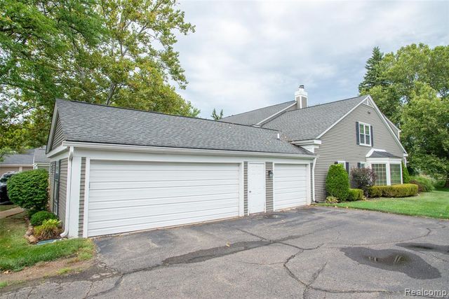 2689 Williamsburg Circle, Auburn Hills, MI 48326