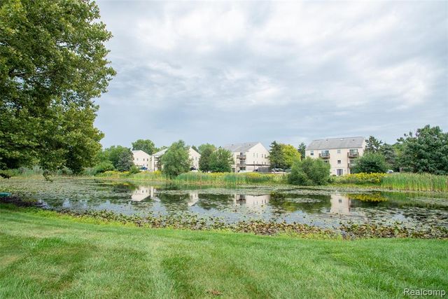 2689 Williamsburg Circle, Auburn Hills, MI 48326