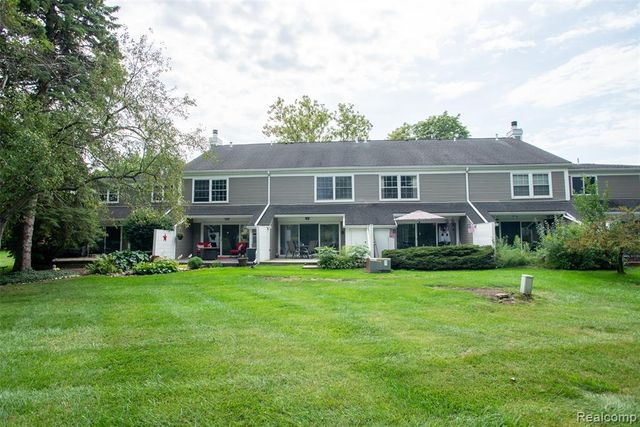 2689 Williamsburg Circle, Auburn Hills, MI 48326
