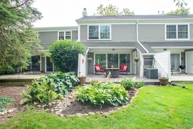 2689 Williamsburg Circle, Auburn Hills, MI 48326