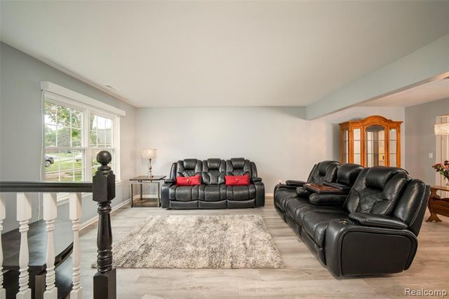 2689 Williamsburg Circle, Auburn Hills, MI 48326