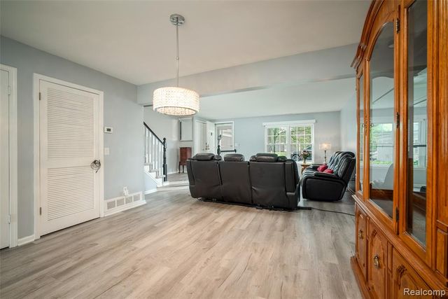 2689 Williamsburg Circle, Auburn Hills, MI 48326