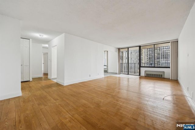 300 Winston Drive 2020, Cliffside Park, NJ 07010