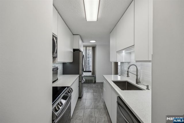 300 Winston Drive 2020, Cliffside Park, NJ 07010