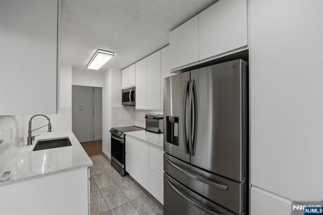 300 Winston Drive 2020, Cliffside Park, NJ 07010