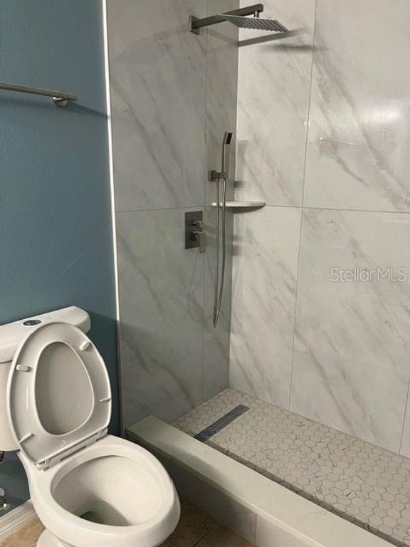 Image 11 of property listing at 495 LAS CORTES LANE 102, Orlando, FL 32824