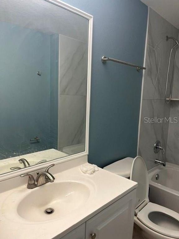 Image 10 of property listing at 495 LAS CORTES LANE 102, Orlando, FL 32824