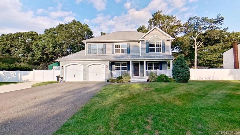 43 Linden Lane, Shirley, NY 11967