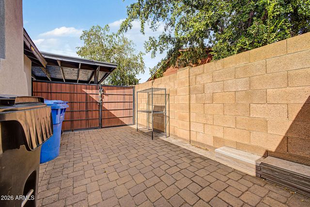 813 E GLENDALE Avenue, Phoenix, AZ 85020