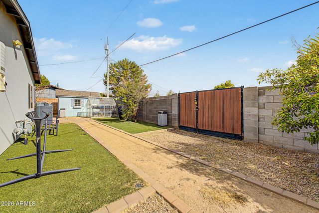 813 E GLENDALE Avenue, Phoenix, AZ 85020
