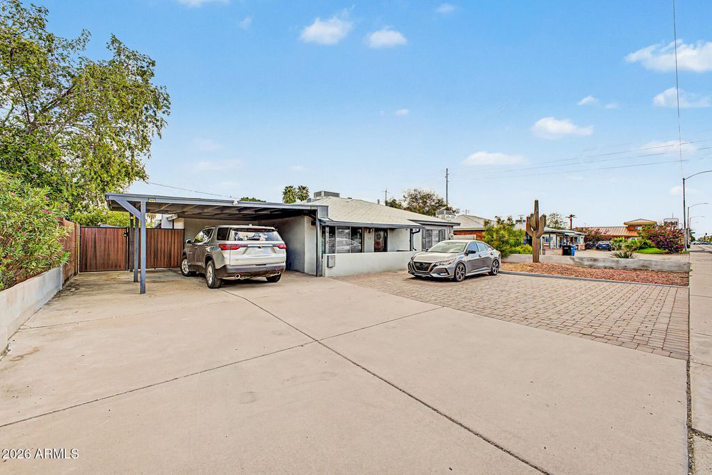 813 E GLENDALE Avenue, Phoenix, AZ 85020 — photo 3