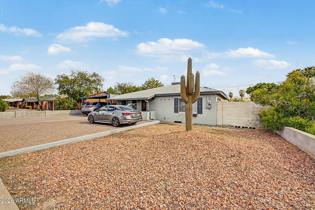 813 E GLENDALE Avenue, Phoenix, AZ 85020 — photo 5