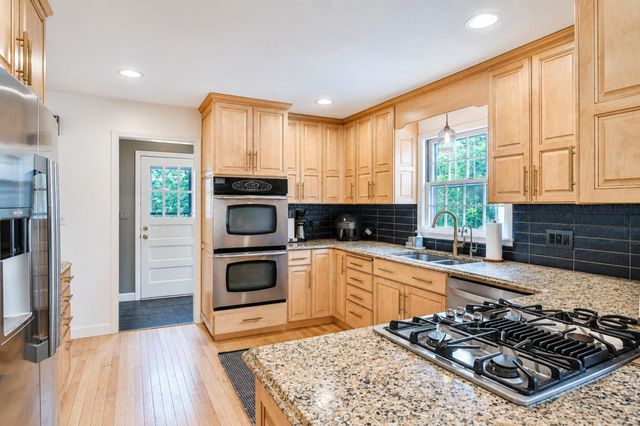823 Memorial Parkway SW, Rochester, MN 55902
