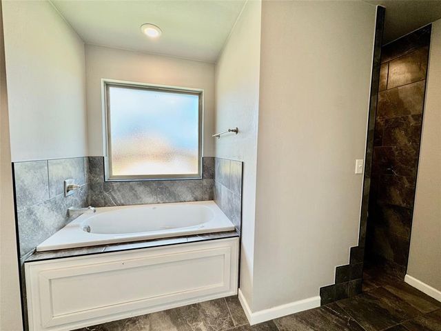 633 Texoma Drive, Edmond, OK 73025