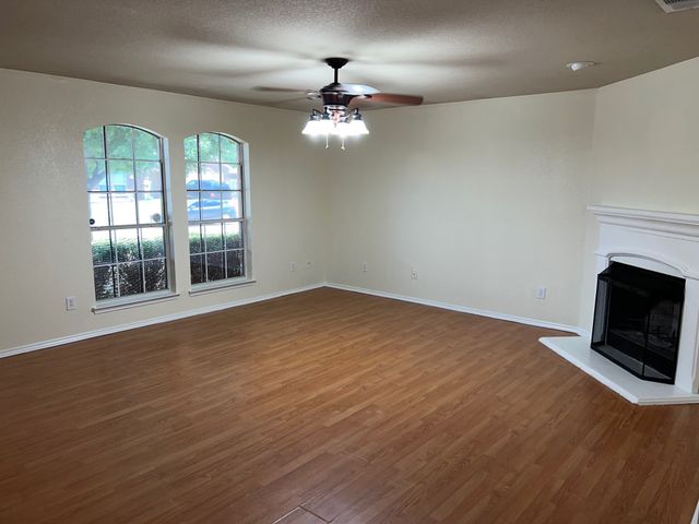 421 Bretts Way, Burleson, TX 76028