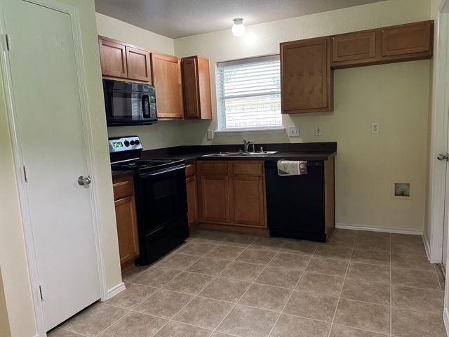 421 Bretts Way, Burleson, TX 76028