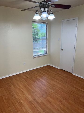421 Bretts Way, Burleson, TX 76028