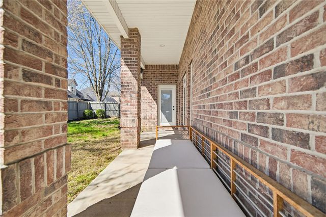 3912 NE Kensington Avenue, Bentonville, AR 72712