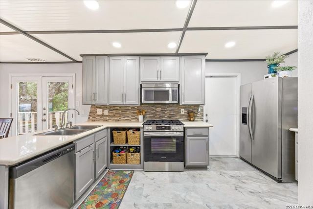 13900 N HILLS VILLAGE DR, San Antonio, TX 78249