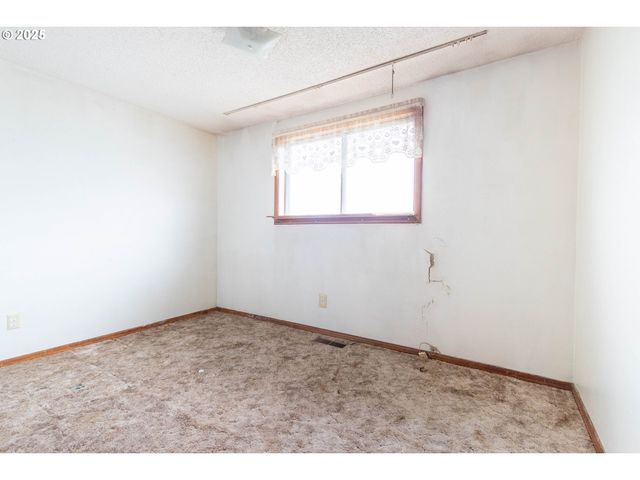 1951 Alder, Elgin, OR 97827