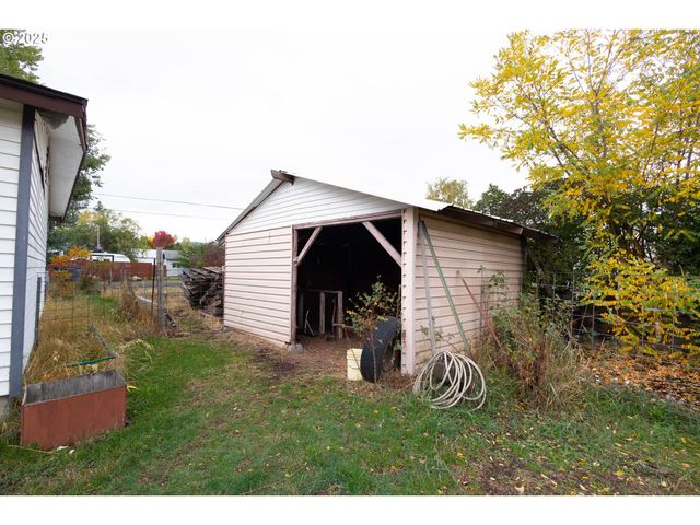 1951 Alder, Elgin, OR 97827