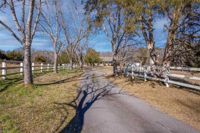 101 E Macedonia Church E Road, Oxford, GA 30054