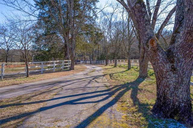 101 E Macedonia Church E Road, Oxford, GA 30054