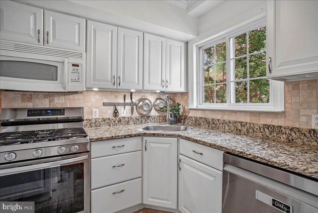1600 RIPON PL, Alexandria, VA 22302