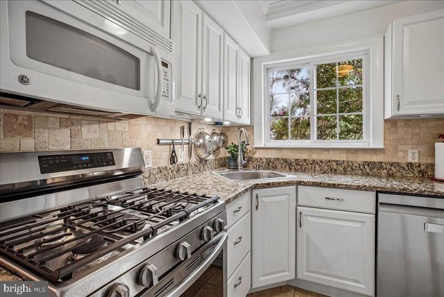 1600 RIPON PL, Alexandria, VA 22302