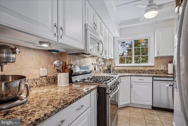1600 RIPON PL, Alexandria, VA 22302