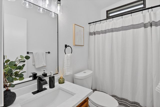 2533 Tommys Court, Alvarado, TX 76009