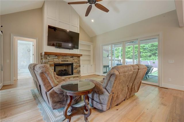 3611 Summit lakes Drive, Browns Summit, NC 27214