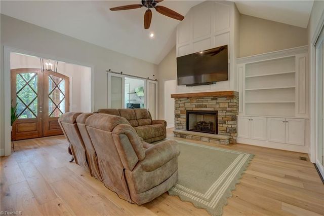 3611 Summit lakes Drive, Browns Summit, NC 27214