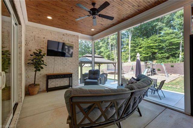 3611 Summit lakes Drive, Browns Summit, NC 27214