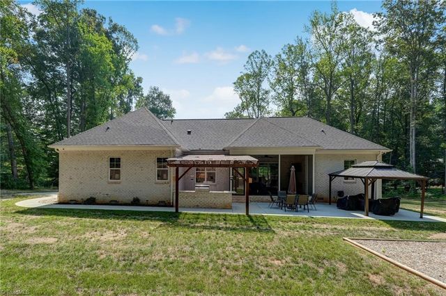 3611 Summit lakes Drive, Browns Summit, NC 27214