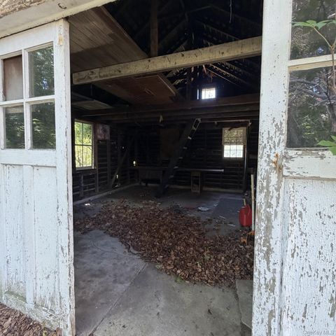 67 Tanners Neck Lane, Westhampton, NY 11977