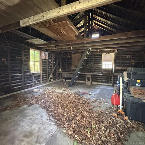 67 Tanners Neck Lane, Westhampton, NY 11977