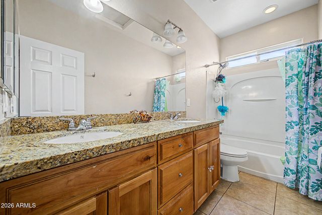 7424 W WOLF Street, Phoenix, AZ 85033