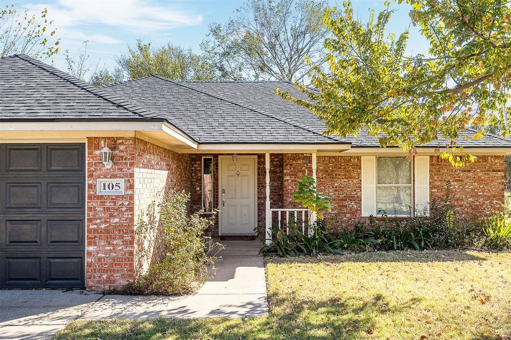 105 Meadow Heath Drive, Gun Barrel City, TX 75156