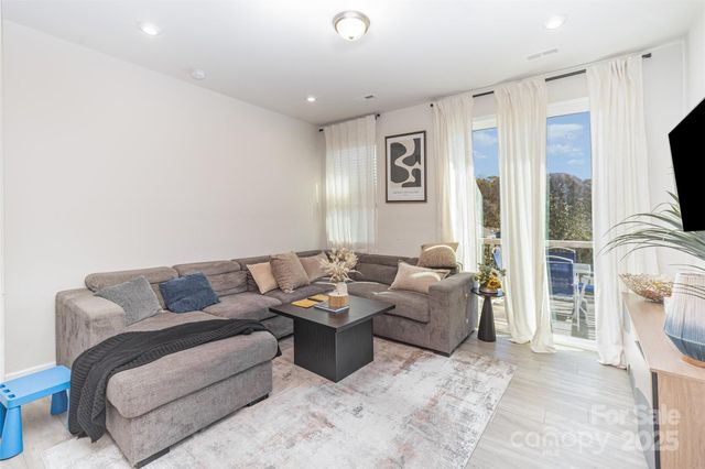 1132 Keydet Drive, Charlotte, NC 28216