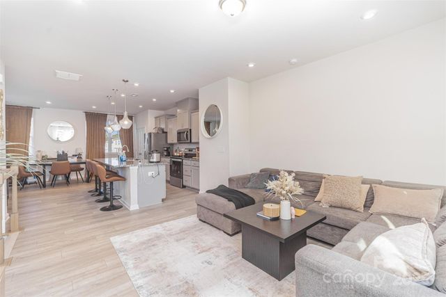 1132 Keydet Drive, Charlotte, NC 28216