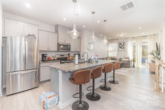 1132 Keydet Drive, Charlotte, NC 28216