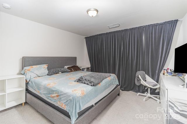 1132 Keydet Drive, Charlotte, NC 28216