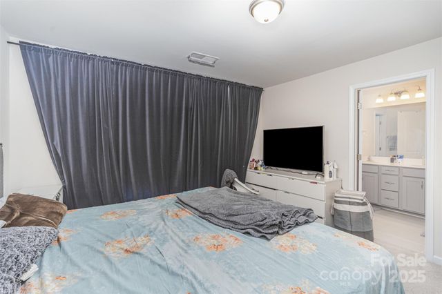 1132 Keydet Drive, Charlotte, NC 28216