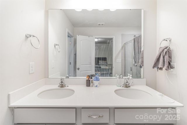 1132 Keydet Drive, Charlotte, NC 28216