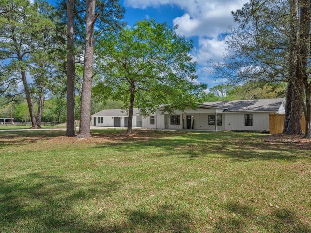 19855 W Lakeshore Drive, Magnolia, TX 77355